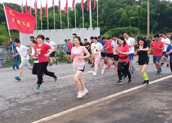 记江西亚东水泥「跑步社」迷你马拉松