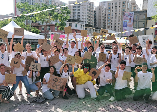 Kaohsiung Far Eastern Department Store held a vegetarian market in response to World Environment Day