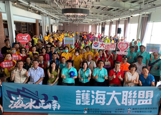 Tainan Far Eastern Department store joins the environmental protection fleet to protect the ocean in response to World Ocean Day
