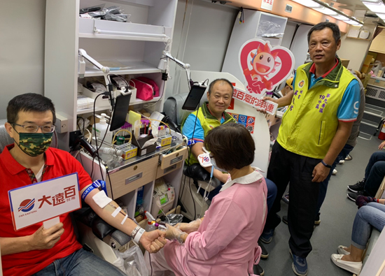 Tainan Far Eastern Department Store donated blood and supported farmers