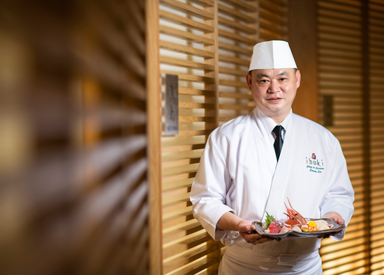 New head chef of ibuki Japanese cuisine showed his cooking skills, taste flowers with beautiful color, gpood flavor and charming smell.