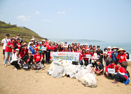 Pacific SOGO Department Store volunteers claimed the exclusive beach cleaning area to protect the ocean.