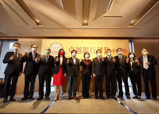 Far Eastern International Bank won three awards, showing its professionalism