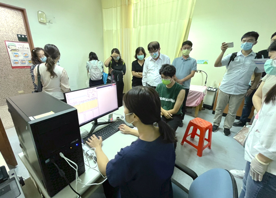 Far Eastern Memorial Hospital goes to the outlying island of Lianjiang for remote diagnosis and treatment, free of travel