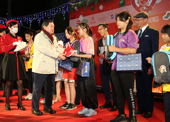 Far Eastern Department Stores, Far Eastern Memorial Hospital, Yuan Ze University Warm Christmas Charity Warmth Delivery