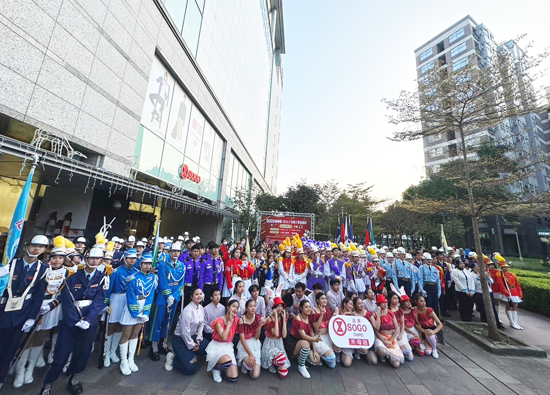 FE SOGO Department stores gather ten school music flag teams for a stunning performance at Tianmu store