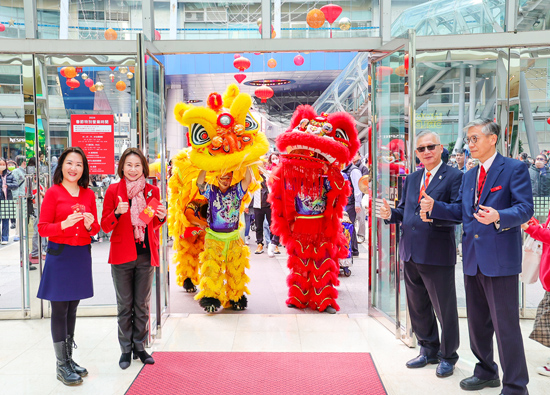 Big City Far Eastern Big City Shopping Malls Celebrate the New Year with Auspicious Lions Offering Auspiciousness and Welcoming Golden Dragons