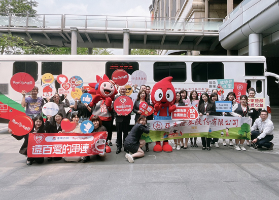 Far Eastern Department Stores, Oriental Securities Corporation, and Big City Far Eastern Big City Shopping Malls are fundraising to sow hope with enthusiasm