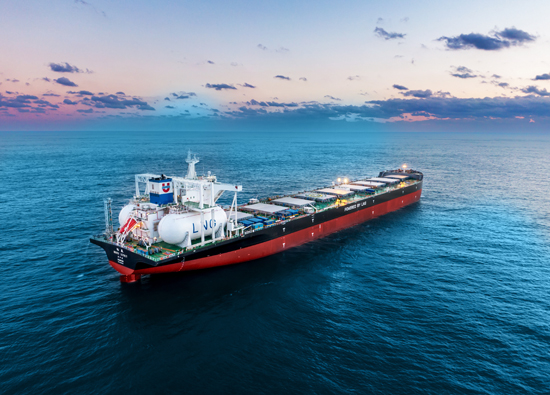 Leading international regulations U-Ming Marine Transport low-carbon and energy-saving sailing