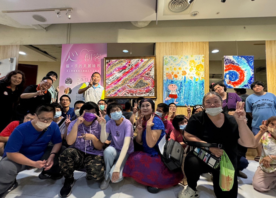 Far Eastern Department Stores Career Lectures and Art Exhibitions Combining Education and Entertainment