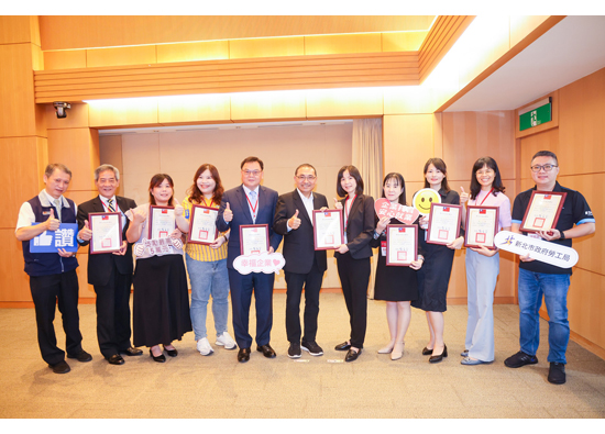 Far EasTone Telecommunication awarded as a friendly family oriented high-quality enterprise in New Taipei City