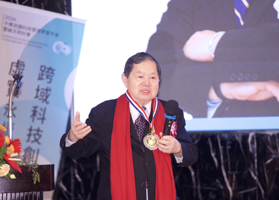 Douglas Hsu wins the 26th Technology Management Award