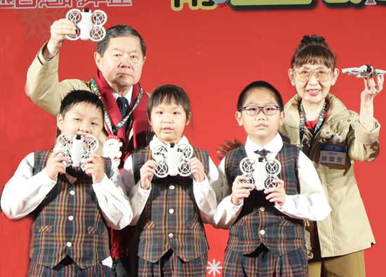 Far Eastern Department Stores, Yuan Ze University Charity Christmas Lighting Together for a Warm Thanksgiving Night