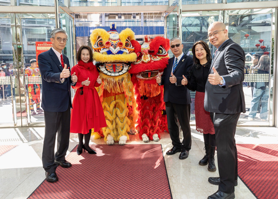 Far Eastern Big City Shopping Malls celebrates the New Year with auspicious lions and welcoming golden dragons