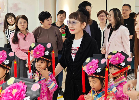 Tainan Far Eastern Department Stores opens for dining, welcoming children with disabilities