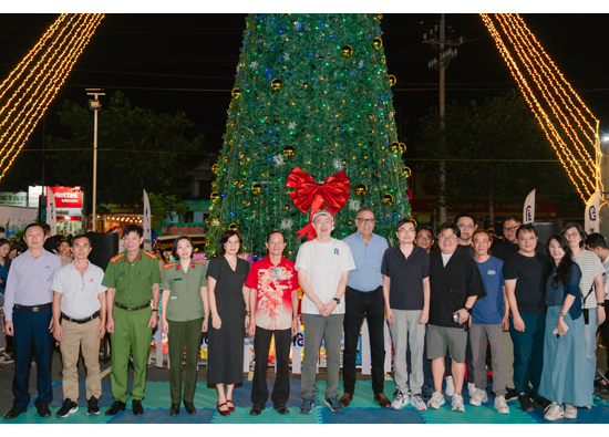 GIÁNG SINH CÙNG FAR EASTERN: RỰC RỠ- BÌNH AN- PHƯỚC