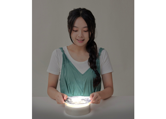 Yuan Ze University's Department of Information and Communication has won the World Front Design Award for the second time, the largest award of the quarter in the UK