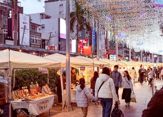 FE SOGO Department stores Hsinchu store, spreading love and happiness together