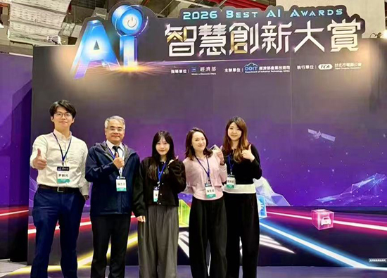 Far Eastern New Century Corporation and Far Eastern International Bank have been awarded the Smart Innovation Award by the Ministry of Economic Affairs