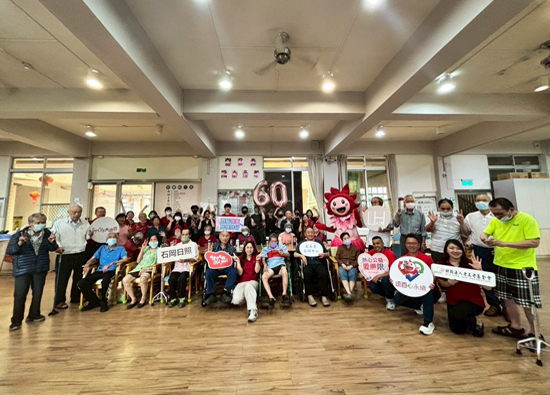 Taichung City Far Eastern Department Stores Warm Heart, Accompanying Happiness Together