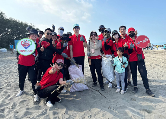 台南大遠百落實ESG永續　彎腰守護海岸線